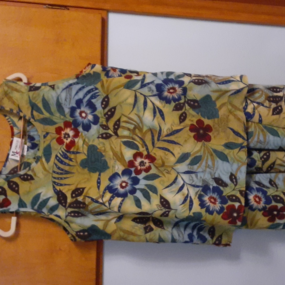 Maggie sweet 2 piece matching skirt set  never worn!